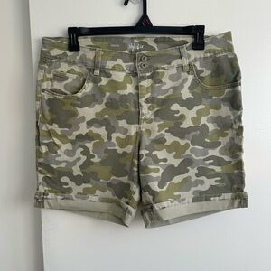 Style & Co. Men's Green Camouflage Cargo Shorts